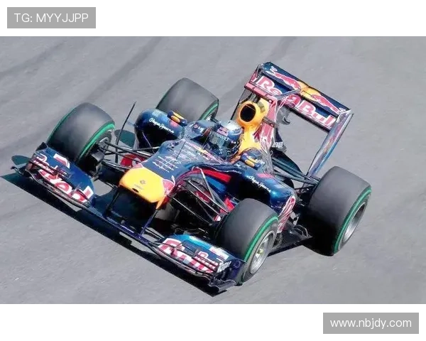 F1赛季精彩回顾：红牛队霸主地位难撼动 赛道内外大事件不断