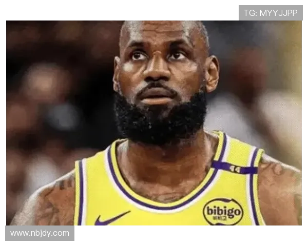 詹姆斯重返湖人训练营带队备战新赛季 伤愈复出状态回暖引关注 詹姆斯重返湖人训练营带队备战新赛季 伤愈复出状态回暖引关注