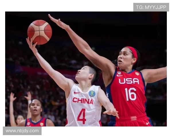 中国篮球队在世界杯预选赛中逆袭获胜，展现强大实力锁定明年奥运资格