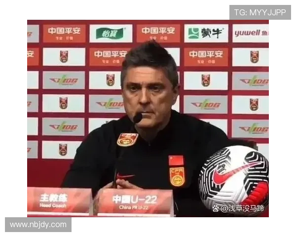 中国足球队备战世界杯预选赛 新教练首次亮相带队训练引关注