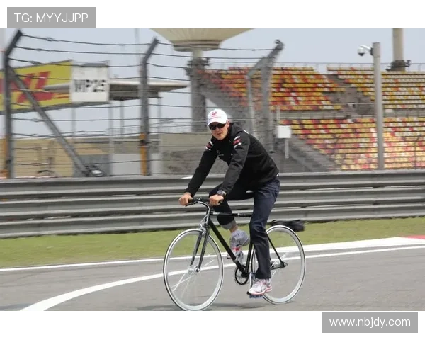 F1赛季最新动态聚焦车队升级车手表现与冠军走势分析