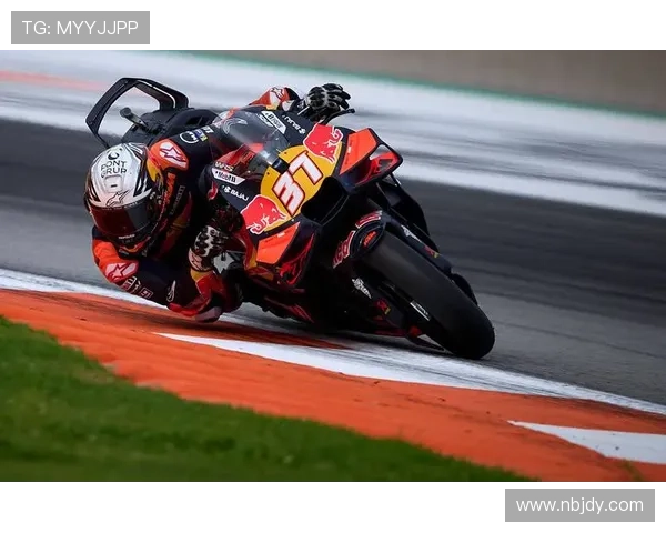 摩托GP赛季最新动态：赛事变化与车手争夺激烈引发广泛关注