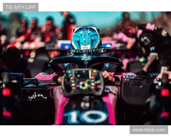 红牛法拉利激战升级 新赛季F1格局迎来重大变数与悬念持续发酵引发 红牛法拉利激战升级 新赛季F1格局迎来重大变数与悬念持续发酵引发